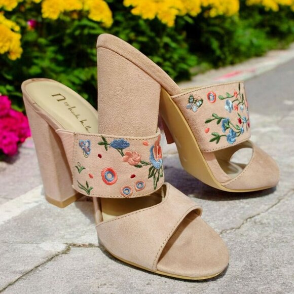N by Nicole Miller Embroidered Leah Floral Beige Open Toe Chunky Heel Sandals 8 - Picture 1 of 11